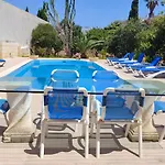 Stunning With Pool, Table Tennis, Table Soccer And A Pool Table וילה