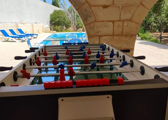 Villa Stunning With Pool, Table Tennis, Table Soccer And A Pool Table Naxxar